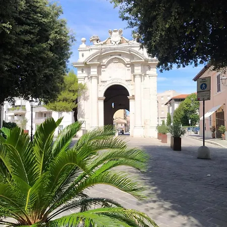 Casa Lambertina * 西尼加利亚